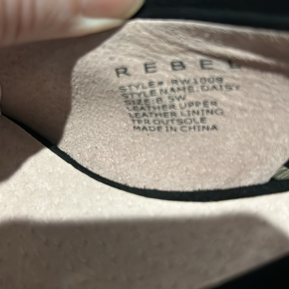 Rebel - Picture 5 of 7